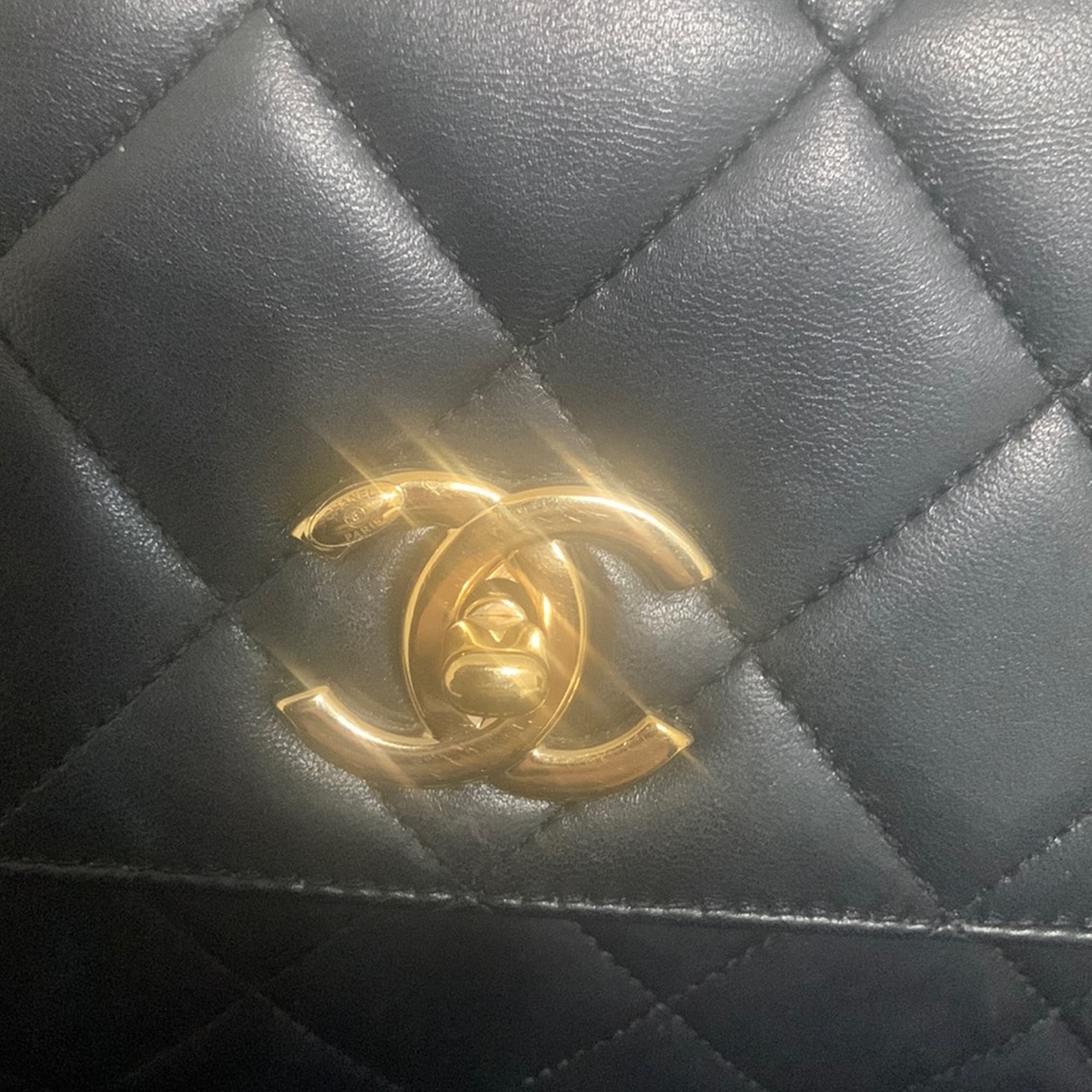 100% authentic Chanel lamb skin quilted medium trendy cc black bag! - Picture 4 of 9